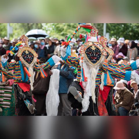 (全民枪战1下载官方版)全民枪战1：激烈战斗，无尽刺激，全民狂欢的枪战体验！