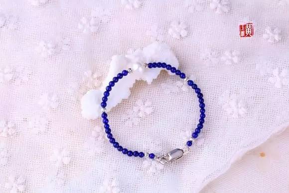 女人佩戴莫比乌斯环的禁忌与深层含义解析，揭示其背后文化与象征