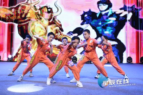 重燃激情,青春绽放!《舞动青春第二季》再度来袭,燃爆你的舞蹈梦想! 重燃激情,青春绽放!《舞动青春第二季》再度来袭,燃爆你的舞蹈梦想!