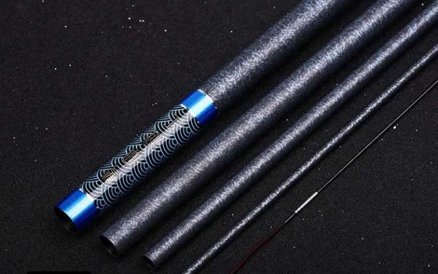 探索蓝月战神鱼竿的品牌背景与市场定位，揭秘其独特魅力与钓鱼效果