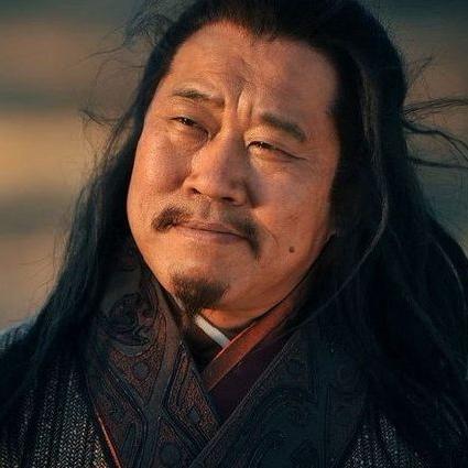 卧龙凤雏"的含义解析：揭示古代智囊团在战争与策略角色中的重要价值及其历史地位