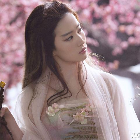 (苍穹绝仙怎么找不到了)苍穹绝仙游戏是否已停止运行？玩家对其未来发展的讨论与分析