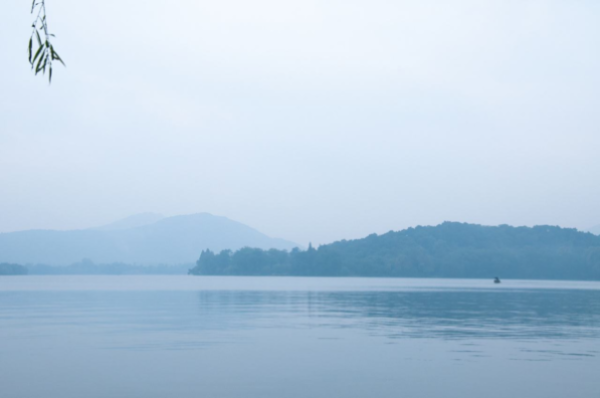 (烟雨中的西湖诗句)探寻烟雨西湖美景,诗人眼中的绝美风光 (烟雨中的西湖诗句)探寻烟雨西湖美景,诗人眼中的绝美风光