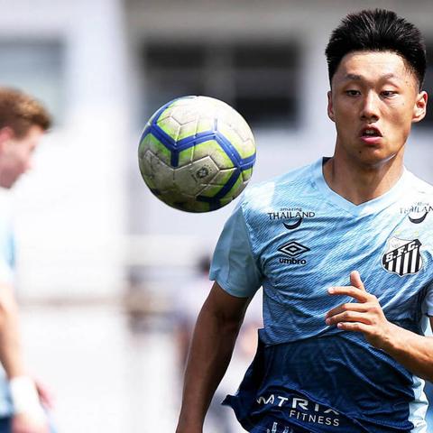 揭示未来十年足球赛场上的十大新星，他们将如何改变足球的格局与发展