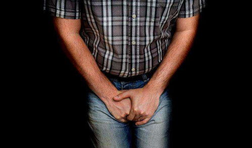 (男有尿憋不住是什么病)男性一有尿意就憋不住是因为尿道肌肉控制失调的表现